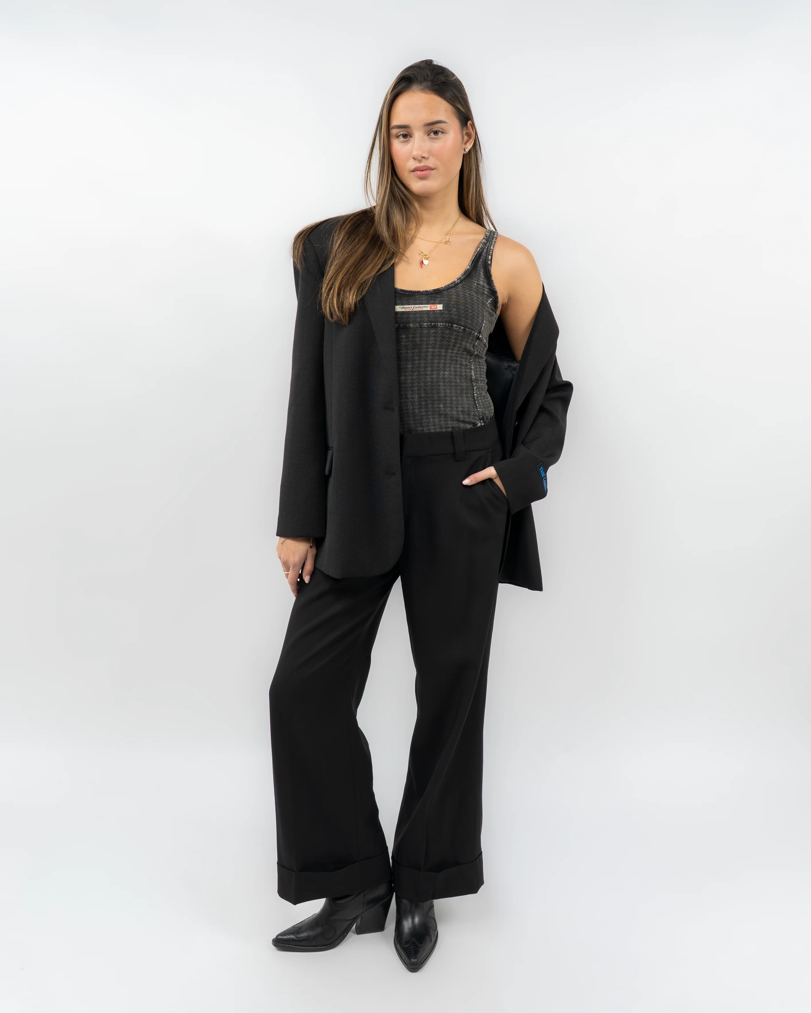 Phoebe Uw Body - Image 4